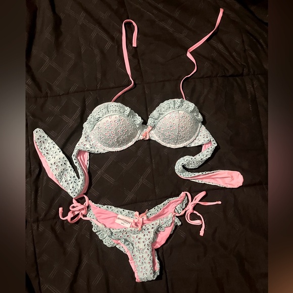 Beach Bunny Other - Beach Bunny Bikini in Size XS